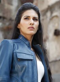 艾米拉·达斯特_剧情001